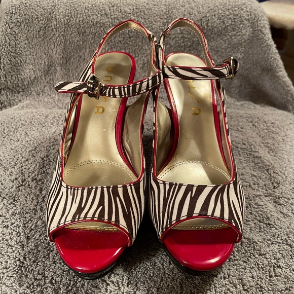 Heels - Picture 4 of 14